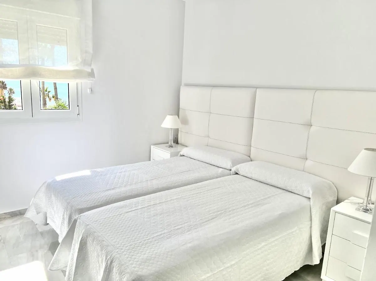 Mi Capricho 172 Beachfront Apartment Sitio de Calahonda Spain